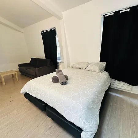 Spacieuses Flats Montaigne Champs Elysee Apartman *