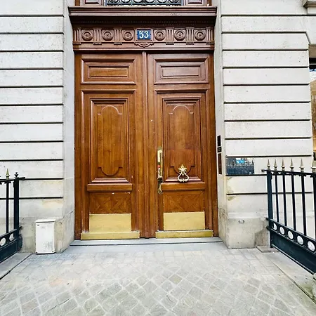 Spacieuses Flats Montaigne Champs Elysee Apartman *